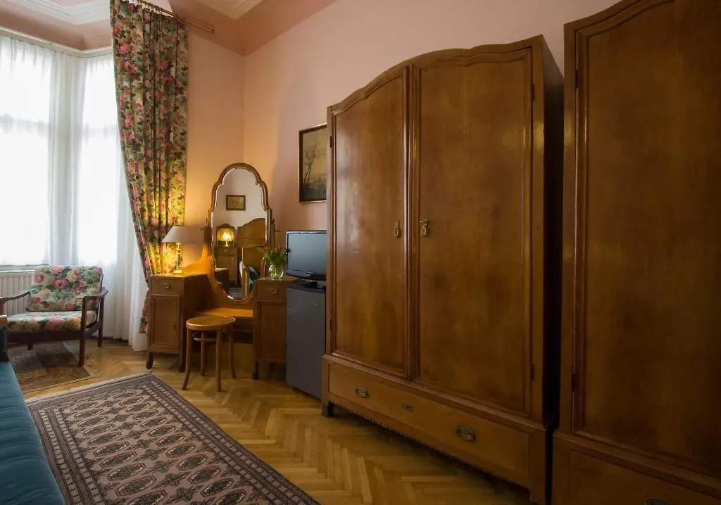 Hotel Pension Bosch Vienna 3*,  Austria